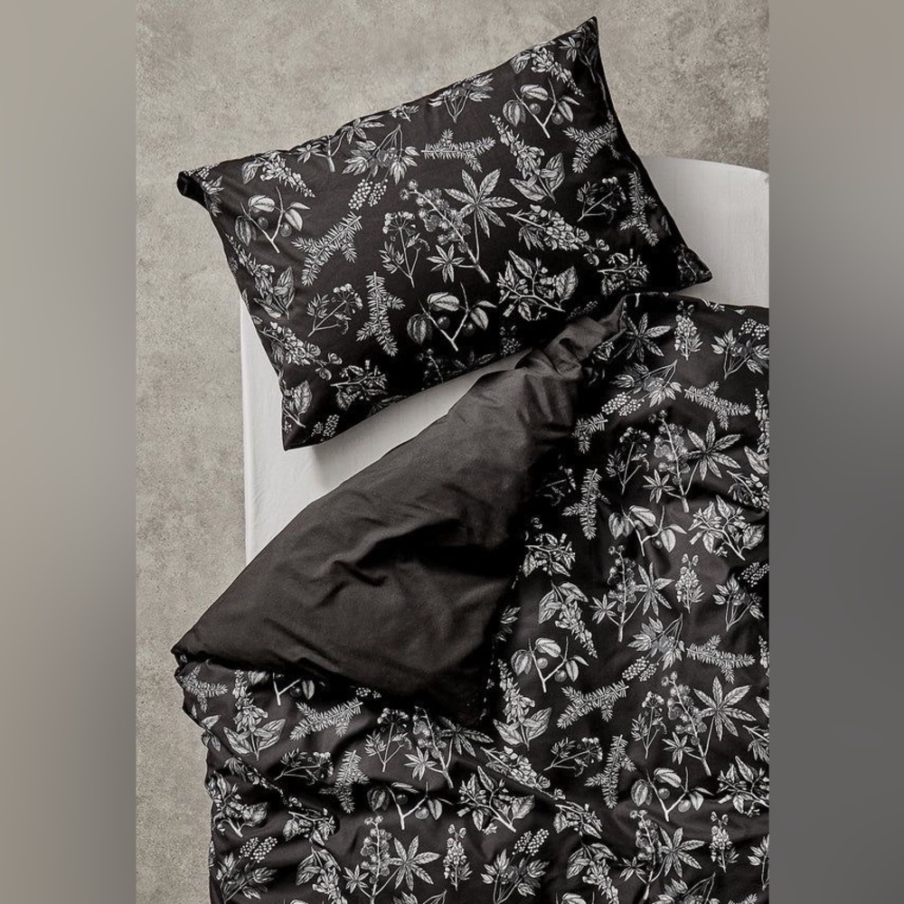 Disturbia Poisonous Plants Duvet Set